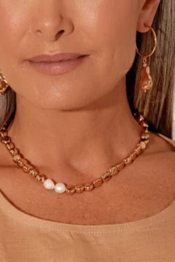 Adorne Cast Metal Pearl Panel Necklace | Gold / Cream