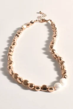 Adorne Cast Metal Pearl Panel Necklace | Gold / Cream