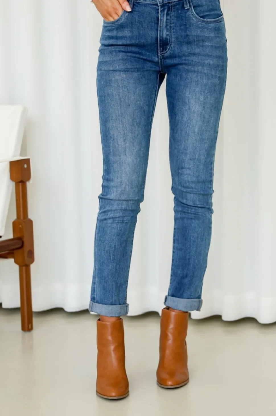 Fashion Express Agnes Straight Leg Jeans | Mid Wash