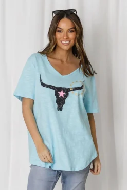Fashion Express Avalon Steer V-Neck Tee | Arctic