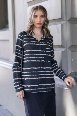 Two T's Tie Dye Shirt | Black/Almond/White