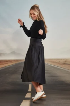 Verge Stroll Skirt | Black